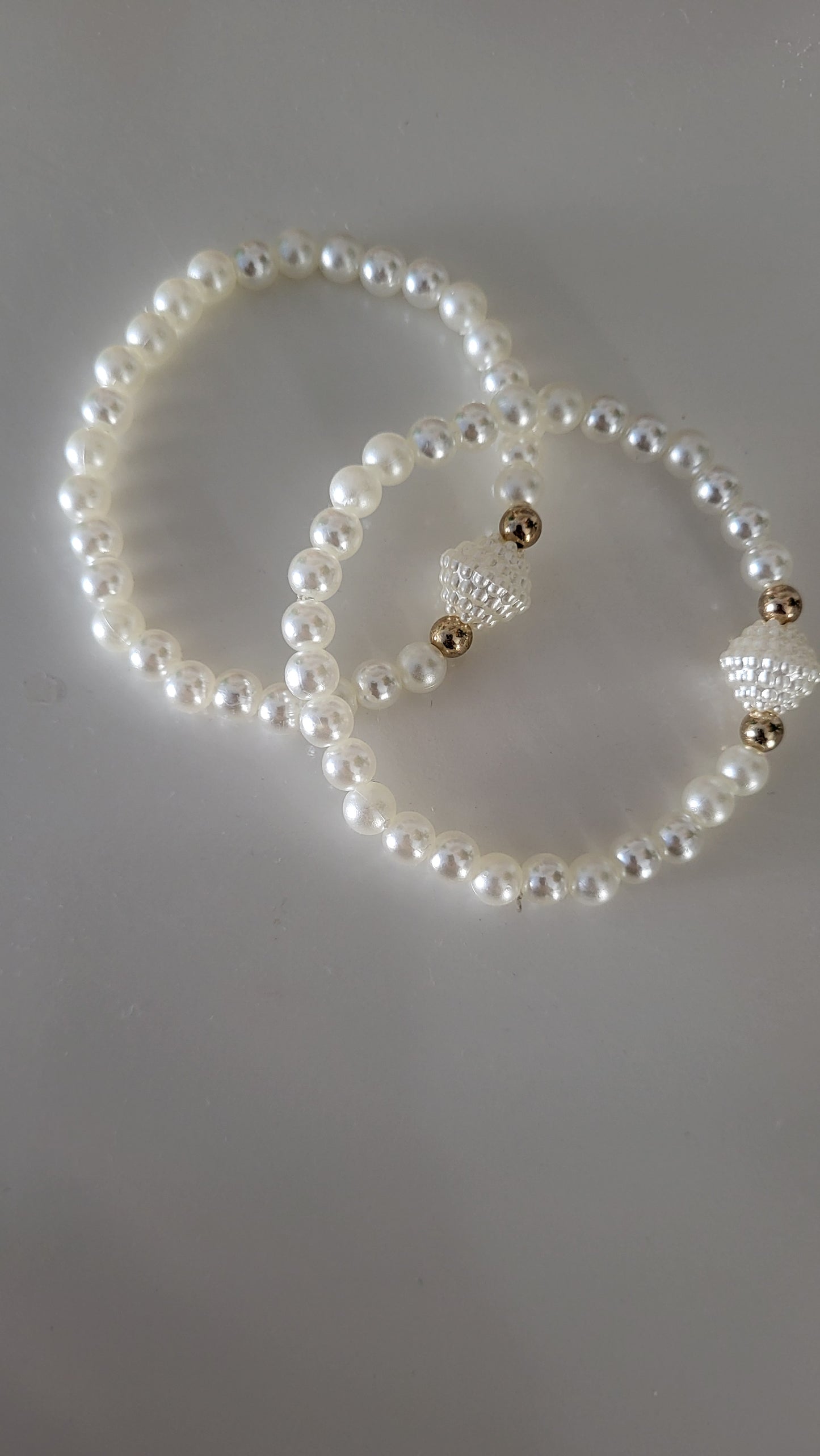 Cute white bracelet with pearls