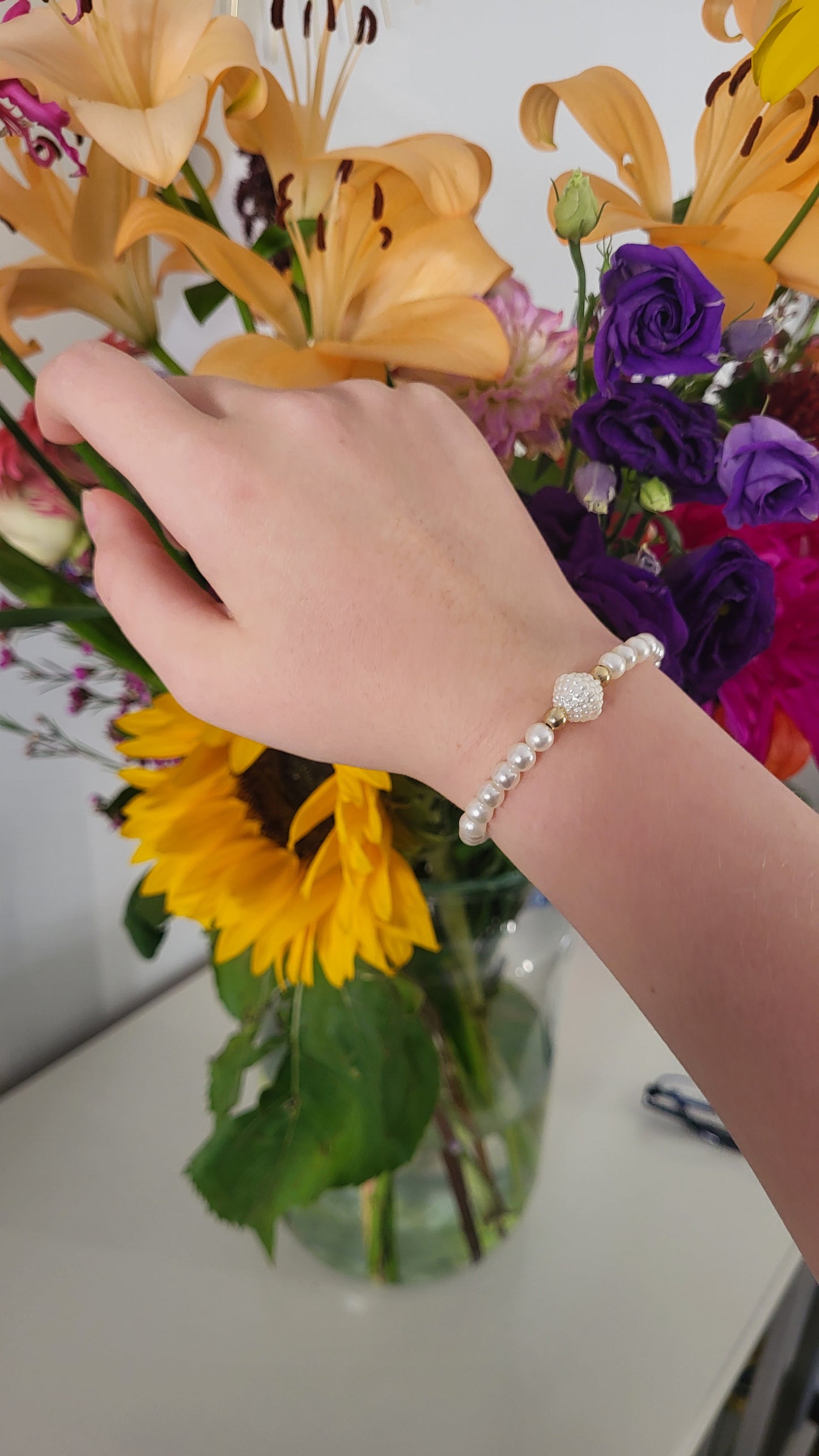 Cute white bracelet with pearls